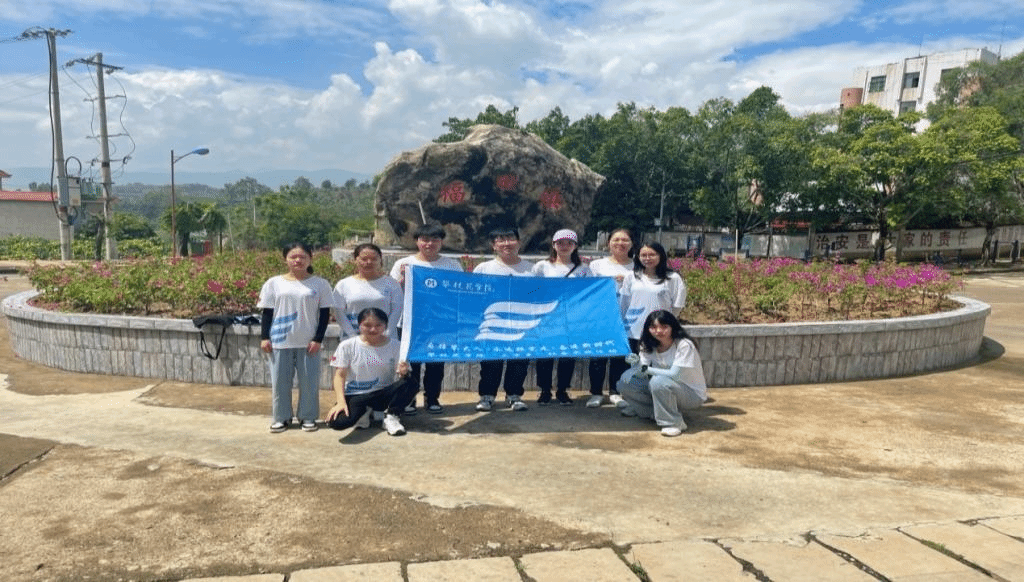 牛强、李学武博士指导的“青春之我”队