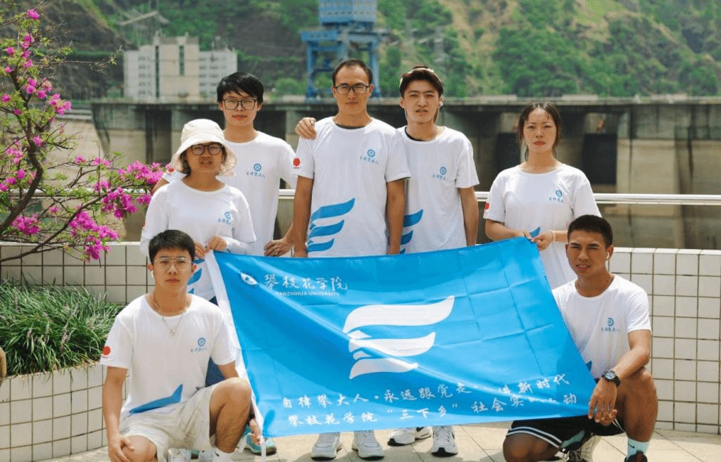 李学武博士指导的“熊猫侠”队